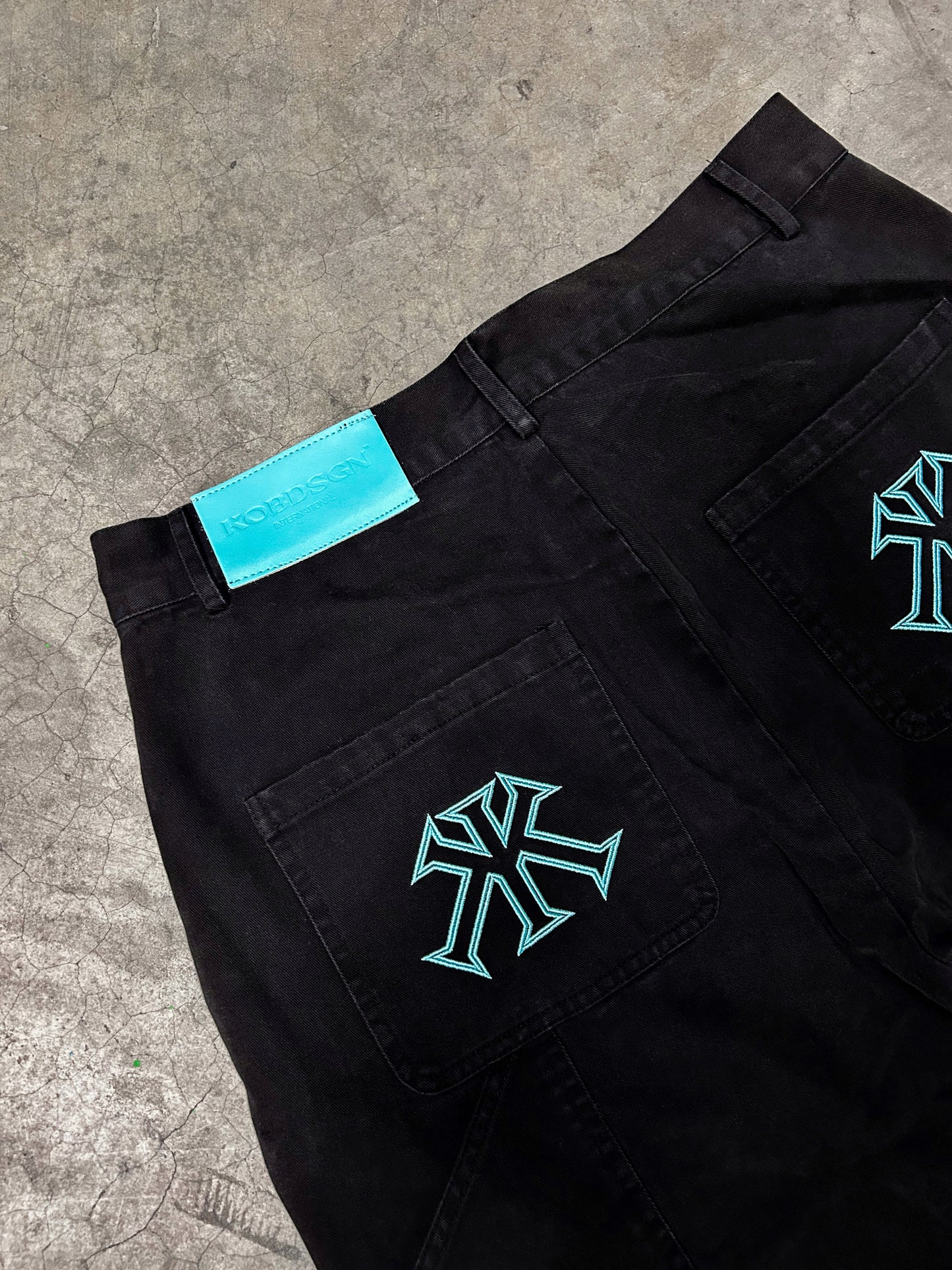 ICON DARK JEANS