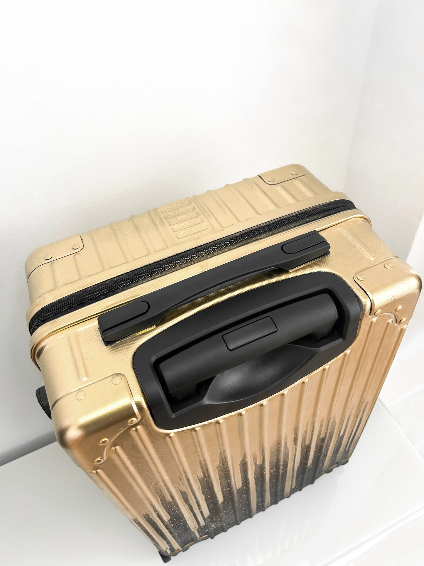 GOLDEN DRIPPY SUITCASE