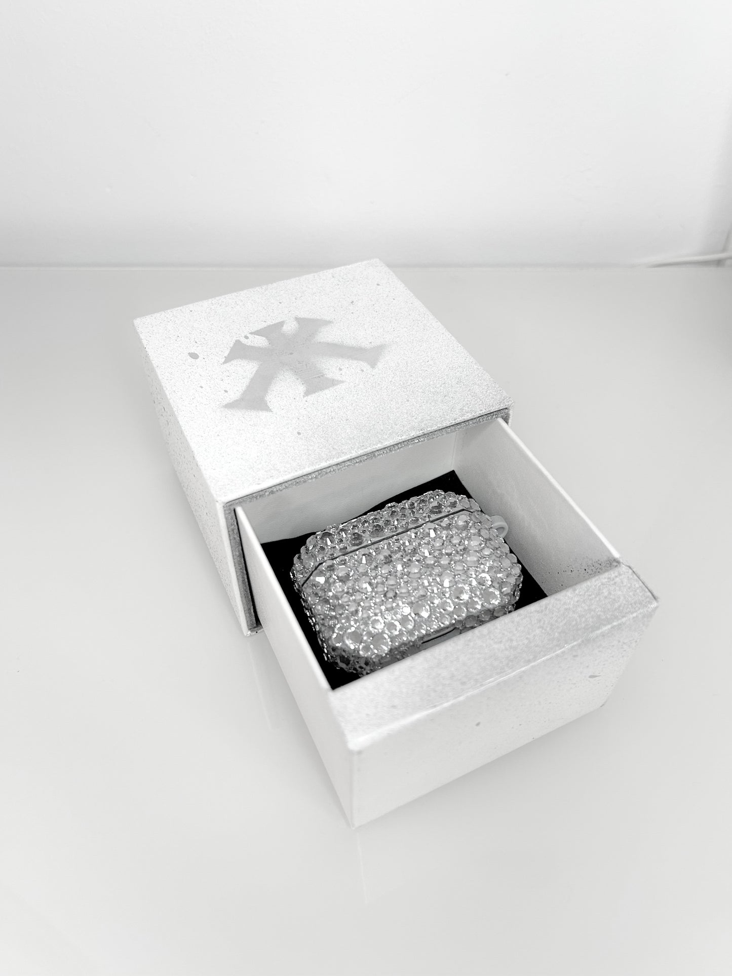 SILVER BEDAZZLED AIRPODS CASE