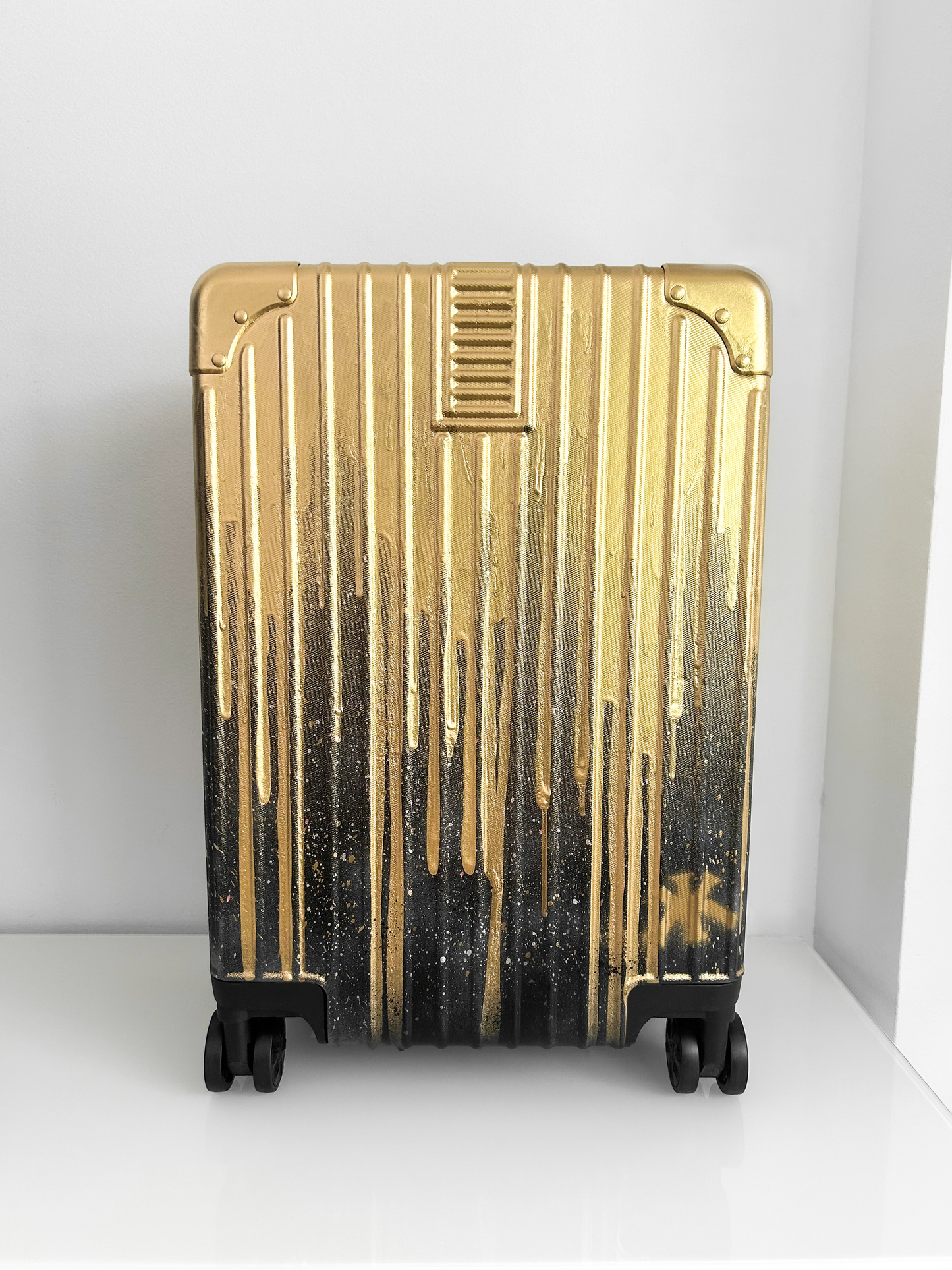 GOLDEN DRIPPY SUITCASE