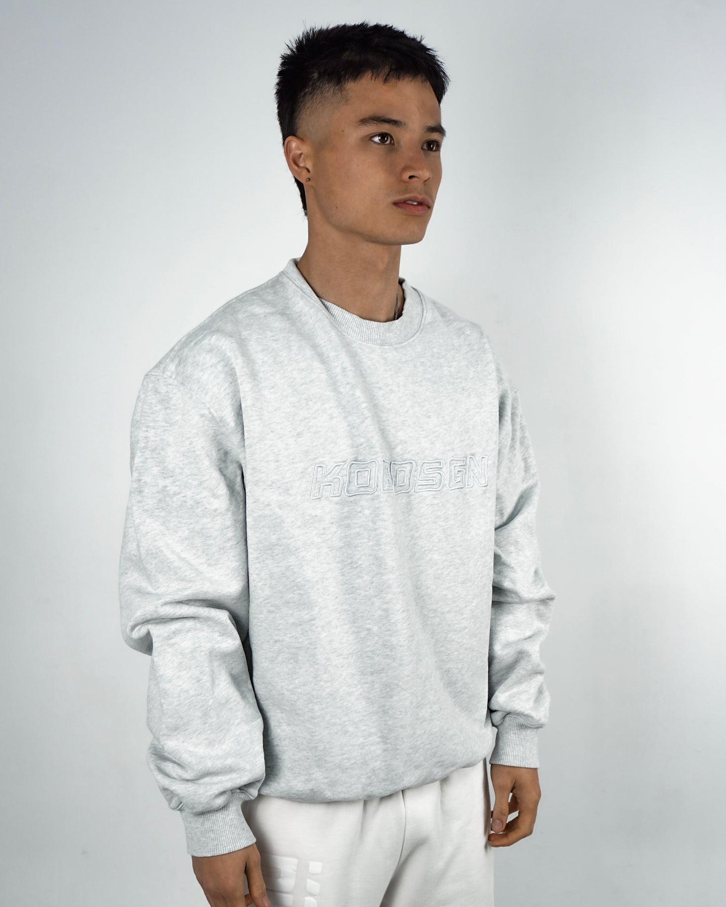 LIGHT GREY CREWNECK