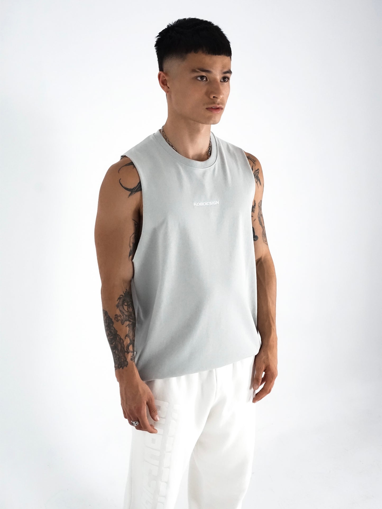 LIGHT GREY SLEEVELESS TEE