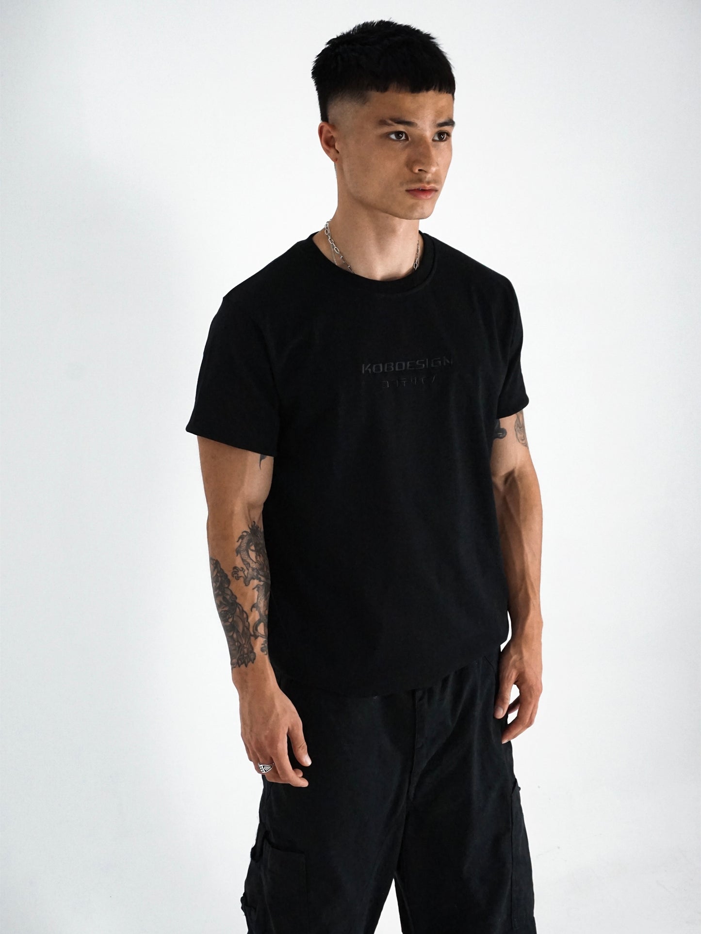 CARBON BLACK REGULAR TEE