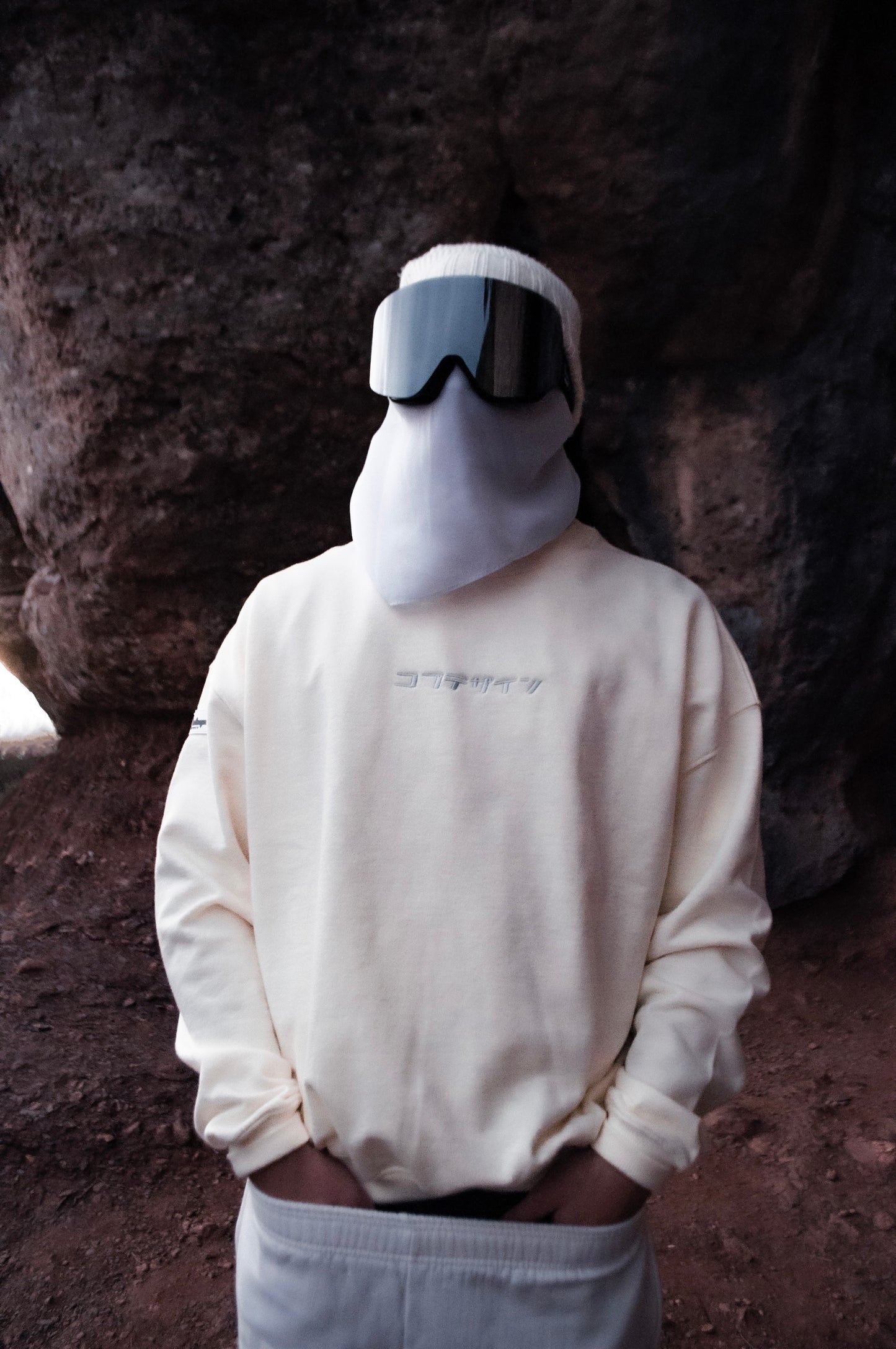 CREAMY CREWNECK